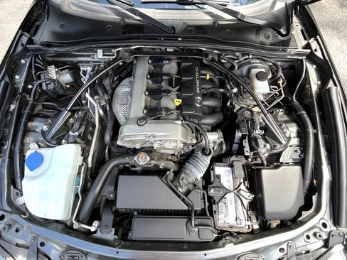 Used 2020 MAZDA MX-5 Miata RF Grand Touring RWD image 9