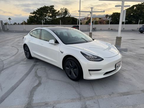 Used 2020 Tesla Model 3 Standard Range Plus RWD image 1