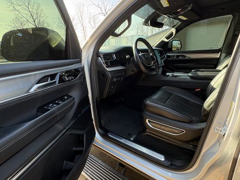 Used 2022 Jeep Grand Wagoneer Series I image 5