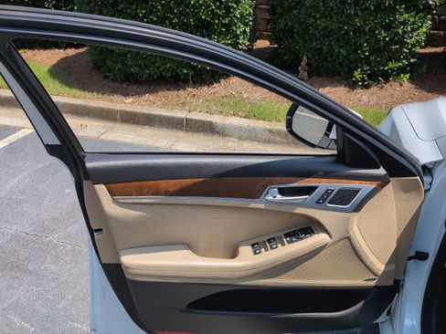 Used 2015 Hyundai Genesis 5.0 image 17