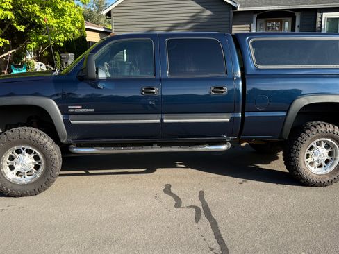 Used 2005 Chevrolet Silverado 2500 LS w/ Heavy-Duty Power Package AWD/4WD image 4