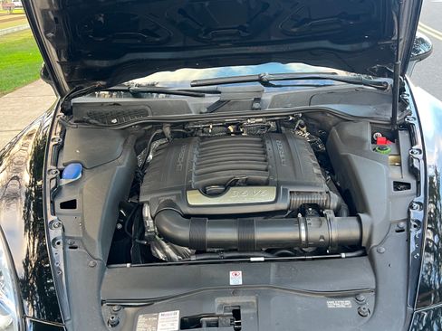 Used 2014 Porsche Cayenne Platinum Edition image 23