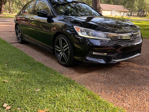 Used 2017 Honda Accord Sport Special Edition image 2