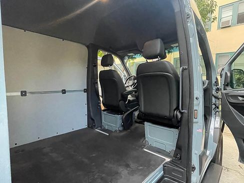 Used 2022 Mercedes-Benz Sprinter 2500 image 11