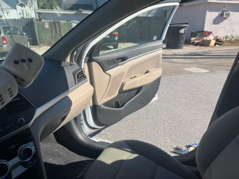 Used 2019 Hyundai Elantra SEL image 16