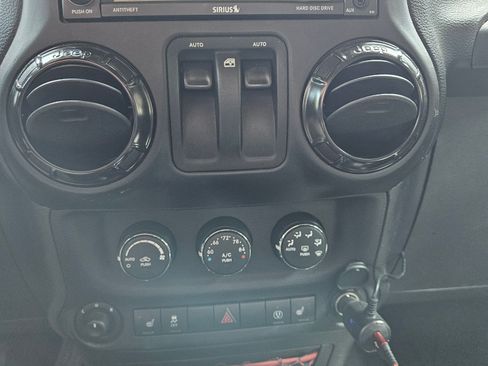 Used 2017 Jeep Wrangler Rubicon image 12