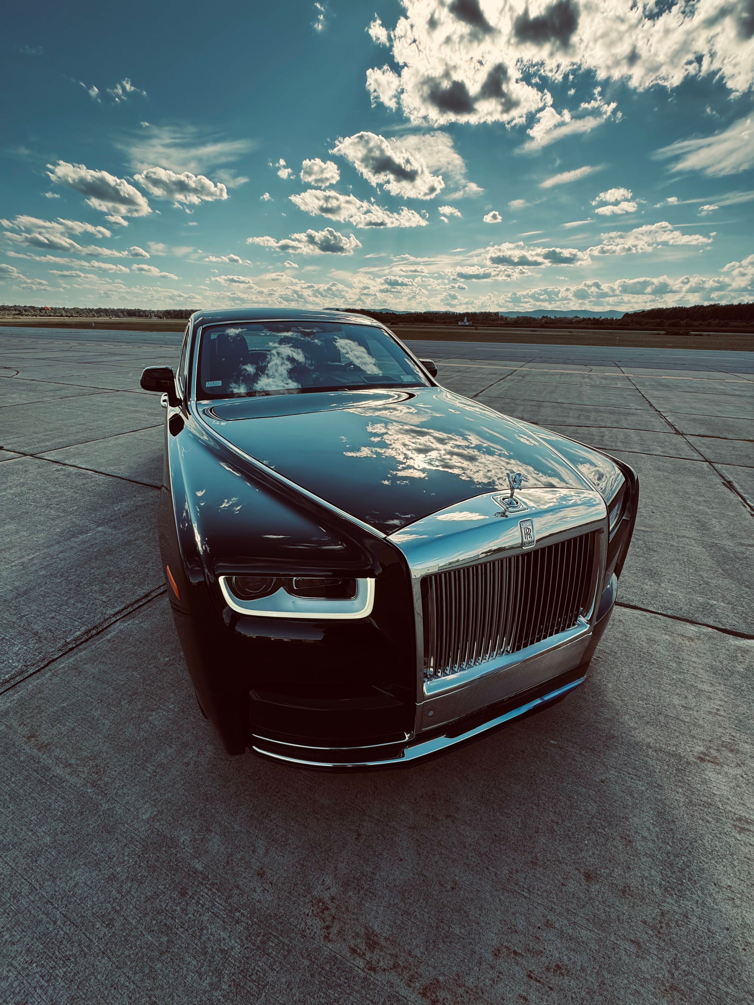 Used 2022 Rolls-Royce Phantom Sedan w/ The Phantom Package RWD image 6