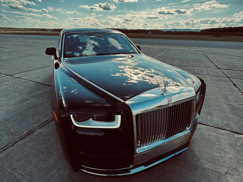 Used 2022 Rolls-Royce Phantom Sedan w/ The Phantom Package image 6