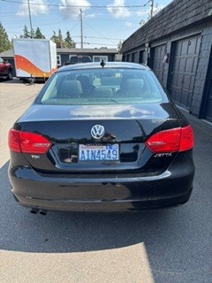 Used 2012 Volkswagen Jetta TDI FWD image 1