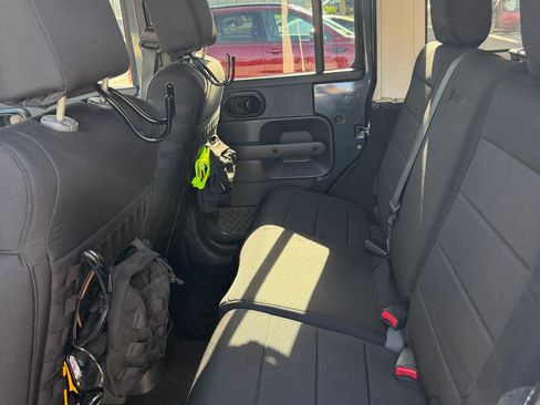 Used 2007 Jeep Wrangler Unlimited Rubicon w/ Dual Top Group image 14