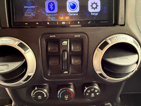 Used 2016 Jeep Wrangler Unlimited Sahara w/ Connectivity Group image 22