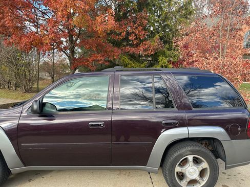 Used 2009 Chevrolet TrailBlazer LT image 2