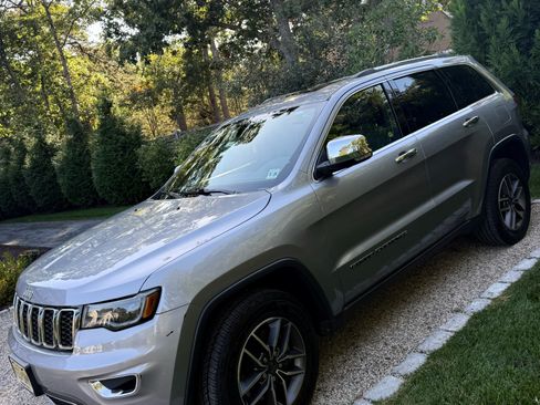 Used 2021 Jeep Grand Cherokee Limited w/ Premium Lighting Group image 2