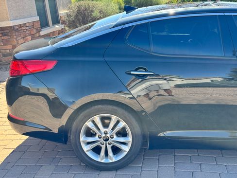 Used 2011 Kia Optima EX w/ Premium Pkg image 10