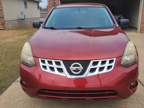 Used 2014 Nissan Rogue S image 2