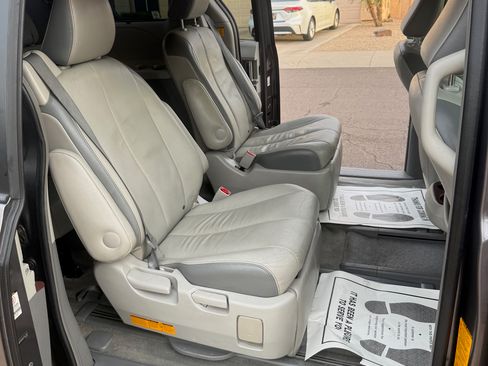 Used 2012 Toyota Sienna Limited w/ Premium Pkg image 14