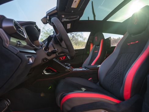 Used 2024 Lamborghini Urus Performante AWD/4WD image 27