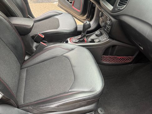 Used 2020 Jeep Compass Trailhawk AWD/4WD image 14