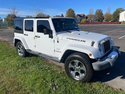 Used 2016 Jeep Wrangler Unlimited Sahara w/ Connectivity Group