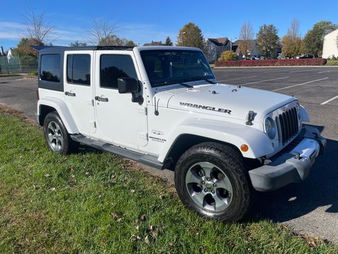Used 2016 Jeep Wrangler Unlimited Sahara w/ Connectivity Group image 1