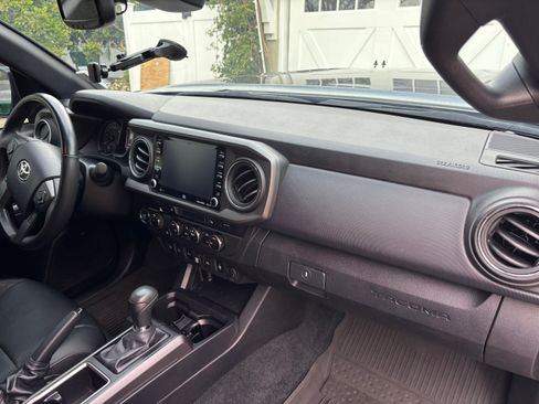 Used 2023 Toyota Tacoma TRD Off-Road image 17