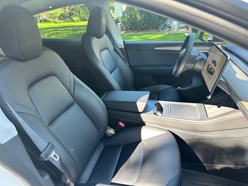 Used 2022 Tesla Model Y Long Range image 12