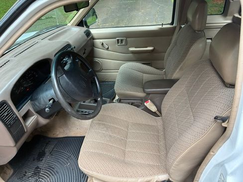 Used 1997 Nissan Pickup 2WD King Cab image 6
