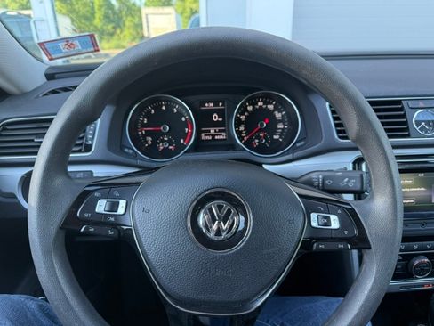 Used 2016 Volkswagen Passat 1.8T S FWD image 13