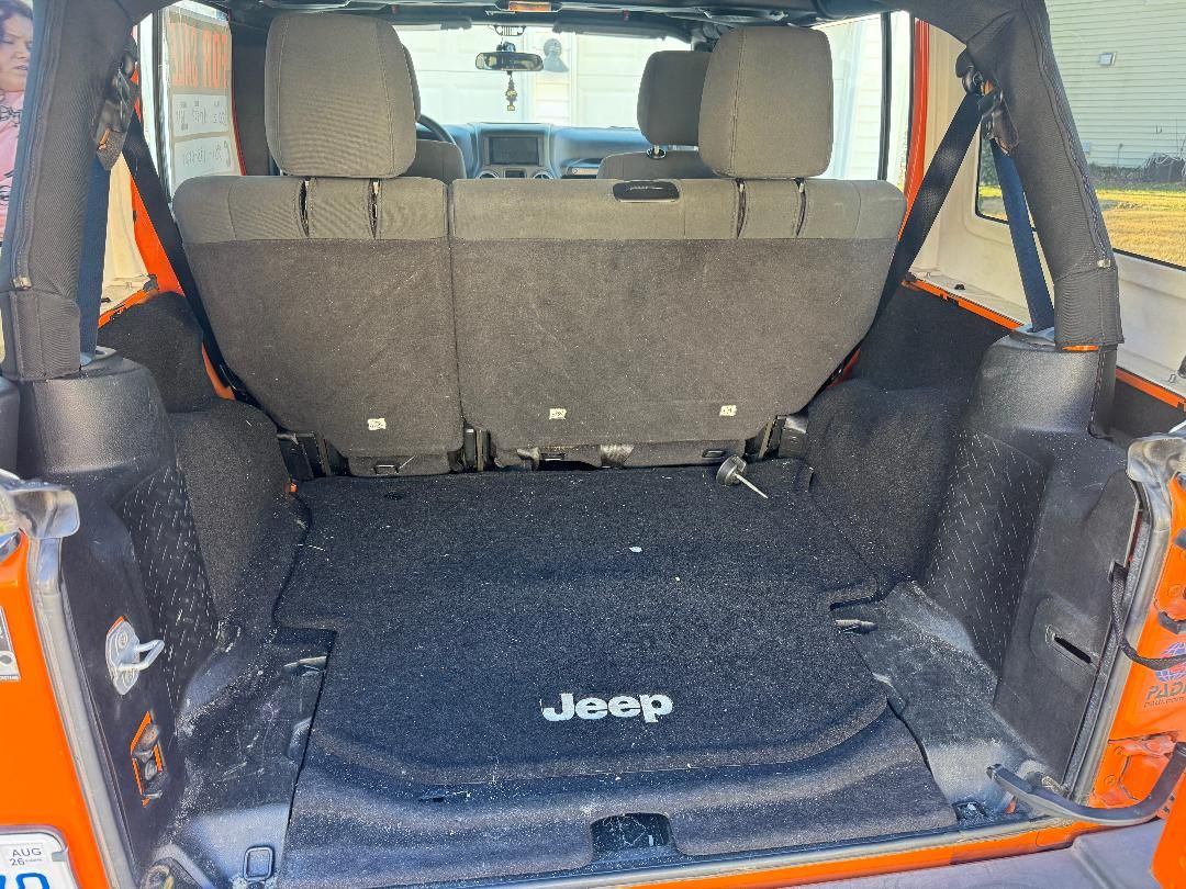 Used 2012 Jeep Wrangler Unlimited Sport w/ Connectivity Group AWD/4WD image 14