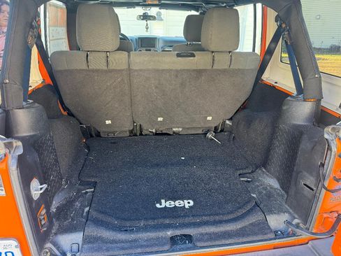Used 2012 Jeep Wrangler Unlimited Sport w/ Connectivity Group AWD/4WD image 14