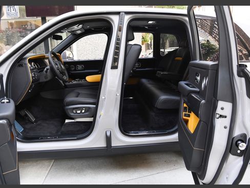 Used 2024 Rolls-Royce Cullinan Black Badge w/ Driver's Package image 4