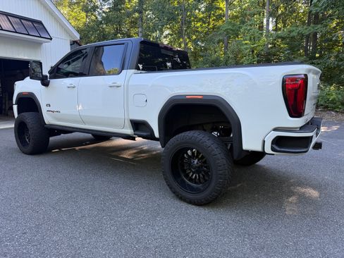 Used 2023 GMC Sierra 2500 AT4 w/ AT4 Preferred Package AWD/4WD image 8