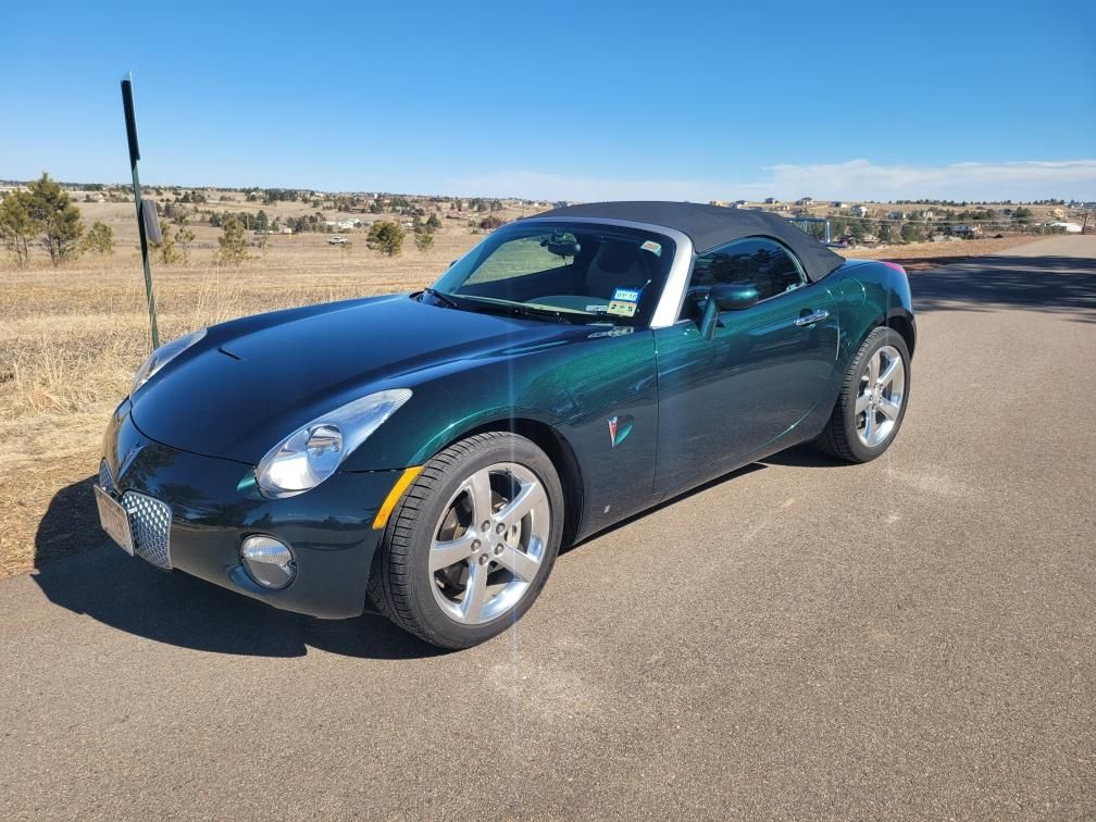 Used 2006 Pontiac Solstice Convertible w/ Premium Package RWD image 2