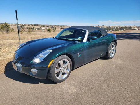 Used 2006 Pontiac Solstice Convertible w/ Premium Package image 2