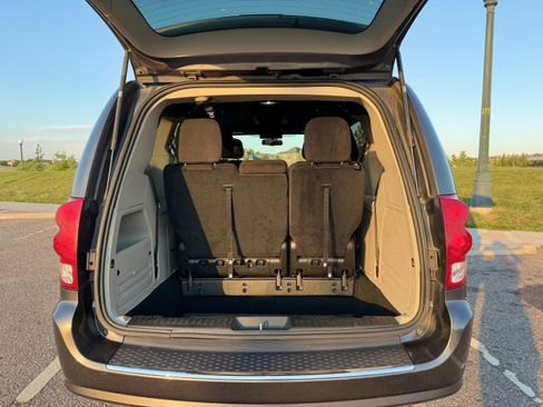 Used 2014 Dodge Grand Caravan SE FWD image 18