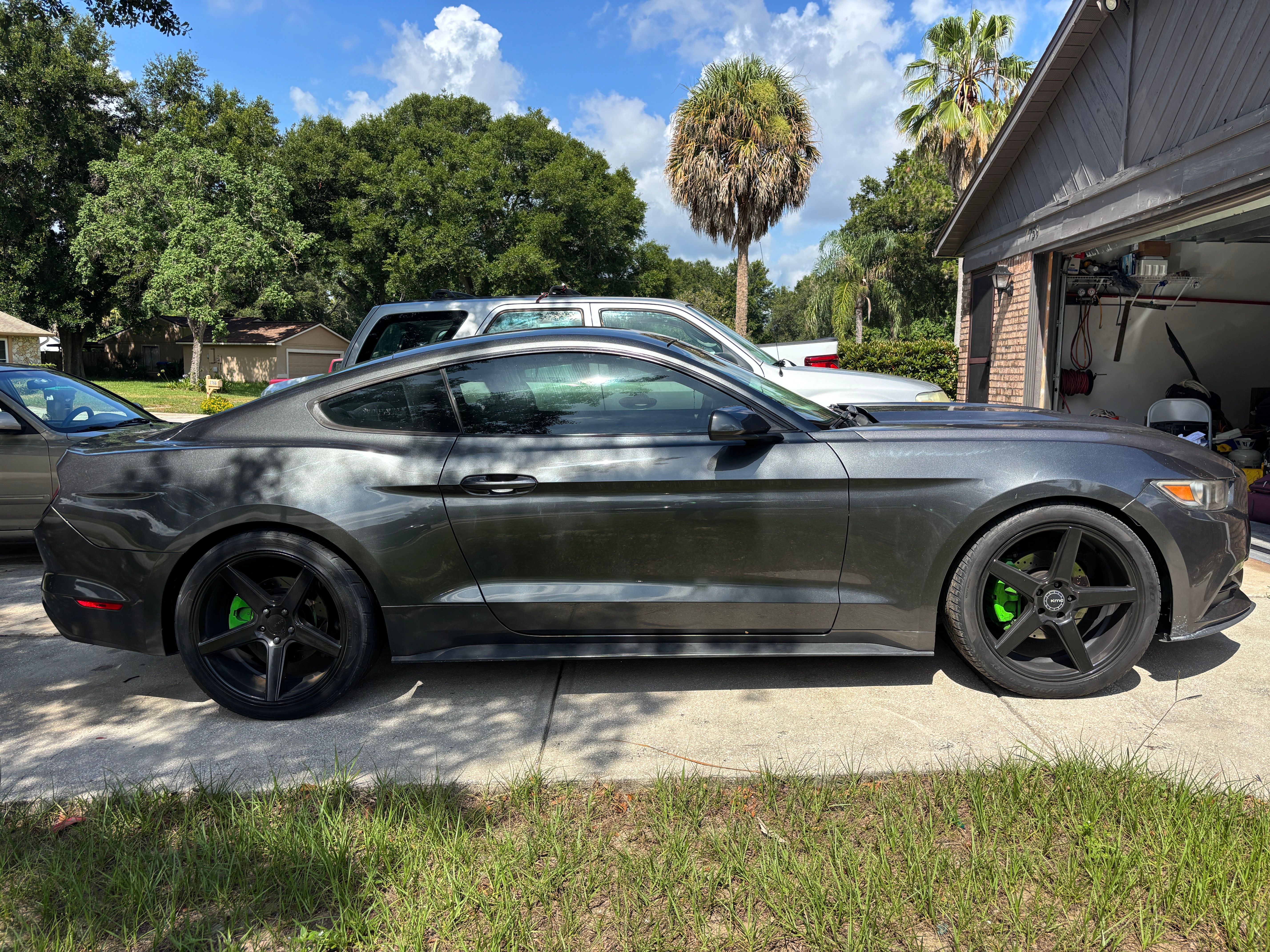Used 2016 Ford Mustang Coupe RWD image 4