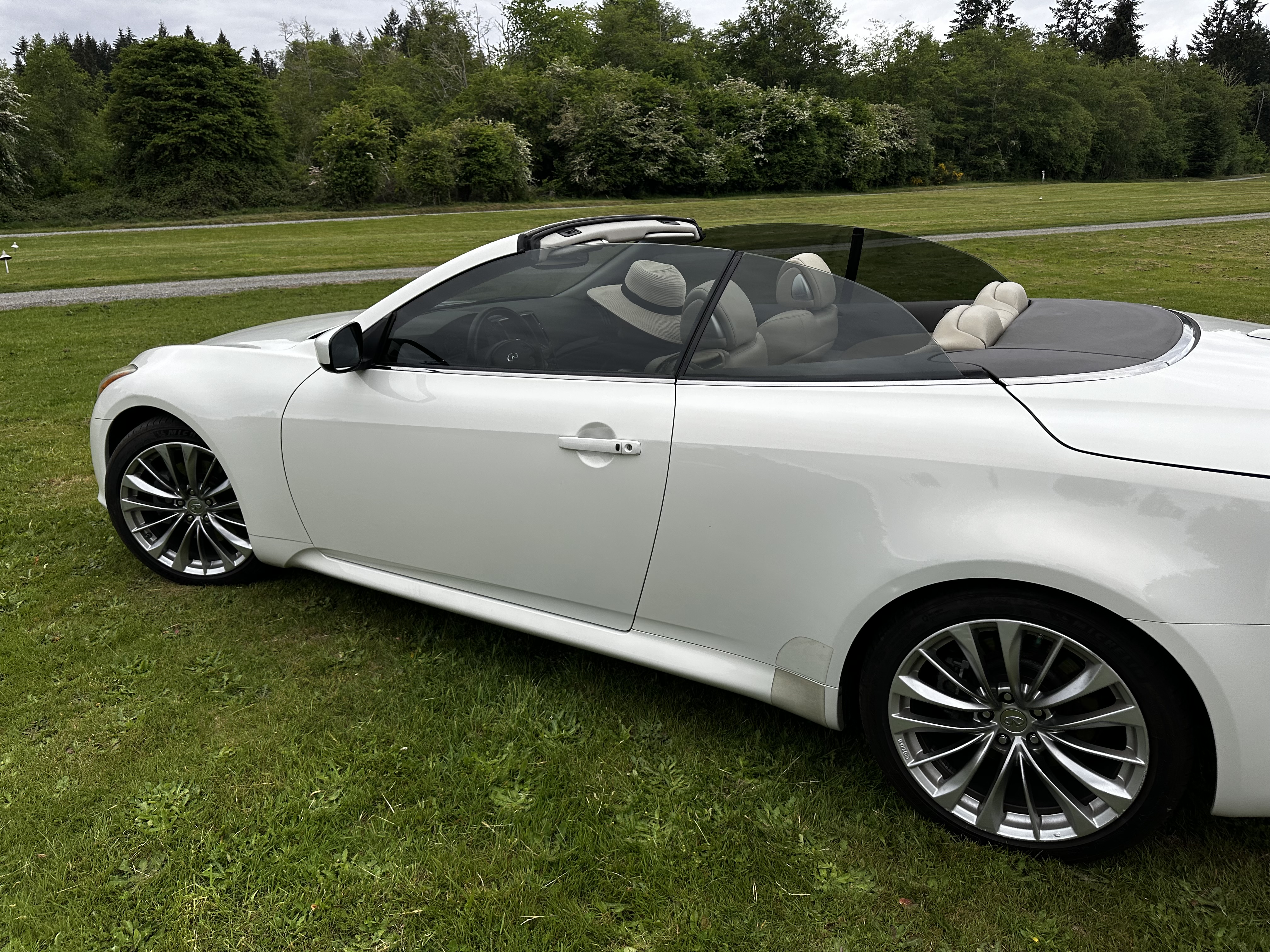 Used 2011 INFINITI G37 Convertible w/ Premium Pkg RWD image 22