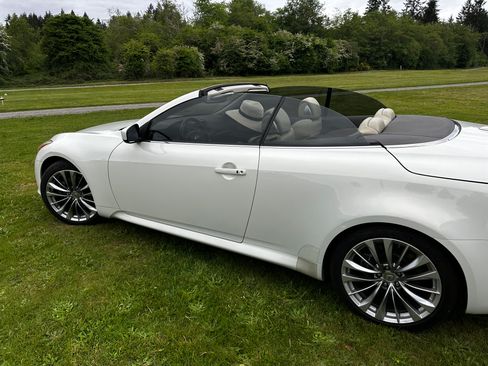 Used 2011 INFINITI G37 Convertible w/ Premium Pkg RWD image 22