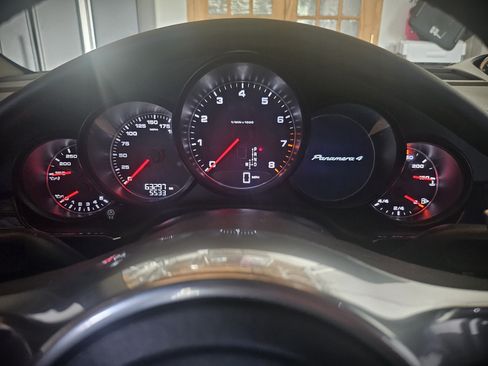 Used 2016 Porsche Panamera 4 Edition image 11