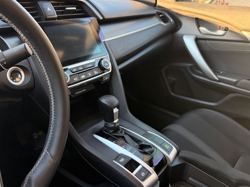 Used 2019 Honda Civic EX image 9