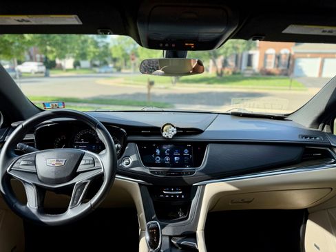 Used 2018 Cadillac XT5 FWD image 14