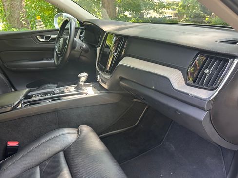 Used 2021 Volvo XC60 T5 Inscription w/ Advanced Package FWD image 11
