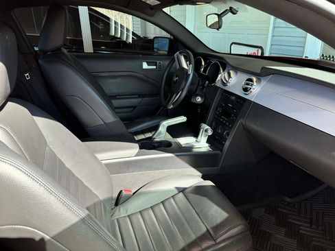 Used 2005 Ford Mustang GT Premium image 5