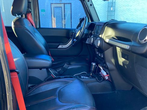 Used 2018 Jeep Wrangler Unlimited Rubicon w/ Max Tow Package image 8