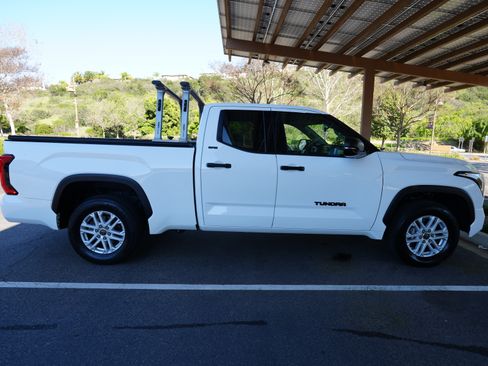 Used 2022 Toyota Tundra SR5 w/ SR5 Convenience Package image 8