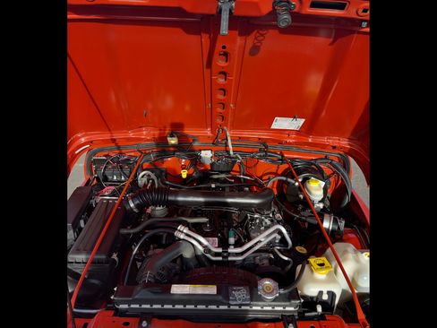 Used 2006 Jeep Wrangler Rubicon w/ Security Group image 11