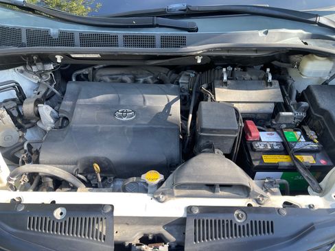 Used 2013 Toyota Sienna LE FWD image 14