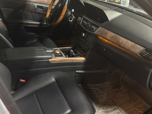 Used 2012 Mercedes-Benz E 350 4MATIC Sedan image 9