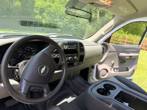 Used 2007 Chevrolet Silverado 1500 W/T RWD image 8