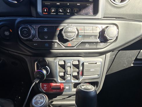 Used 2022 Jeep Wrangler Unlimited Rubicon 4xe image 16